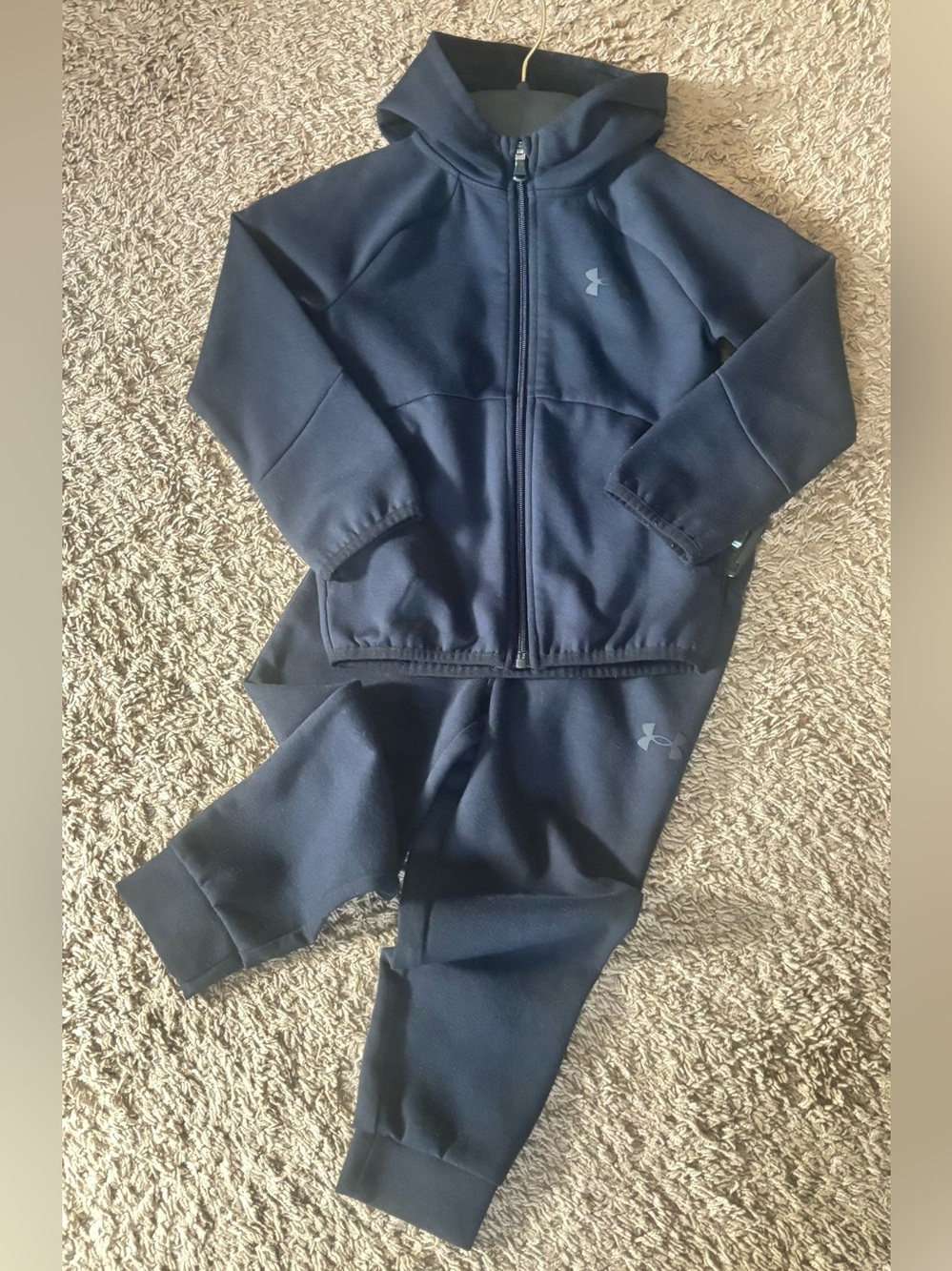 KIDS UNDER ARMOUR JOGGING SET BLK, size 5